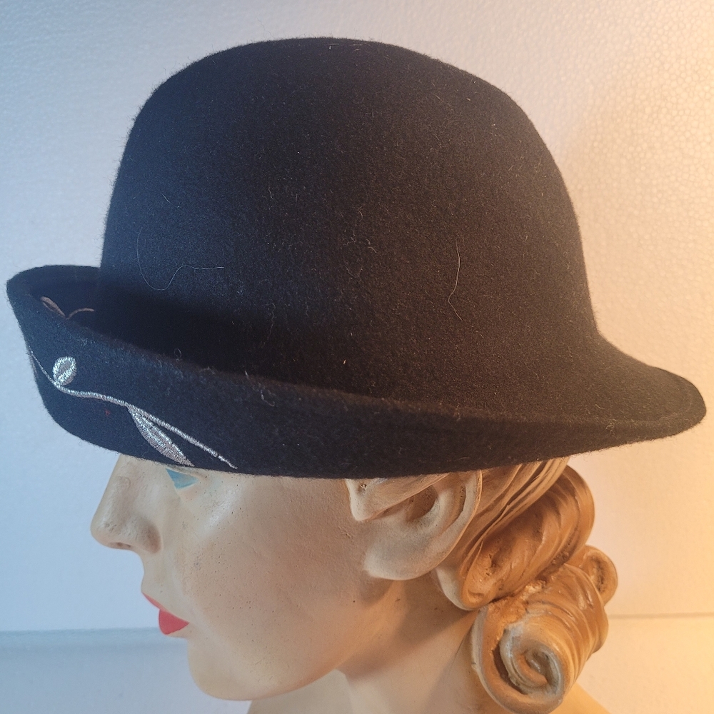 Woman hat - Picture 2 of 3